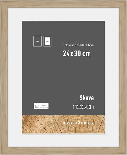 nielsen Bilderrahmen mit Passepartout, 24 x 30 cm, Holz, Eiche, Rahmen zum Aufhängen im Hoch- & Querformat, Echtglas, Skava nielsen Bilderrahmen mit Passepartout, 24 x 30 cm, Holz, Eiche, Rahmen zum Aufhängen im Hoch- & Querformat, Echtglas, Skava von nielsen