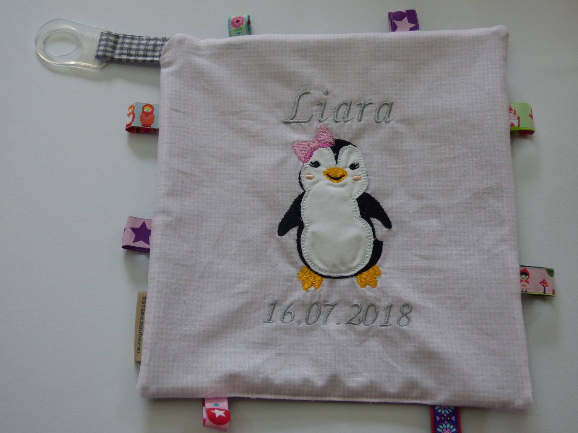 Schnuffeltuch Schmusetuch Schnullertuch Pinguin Mit Namen Und Datum Schnuffeltuch Schmusetuch Schnullertuch Pinguin Mit Namen Und Datum von ostseezauberei