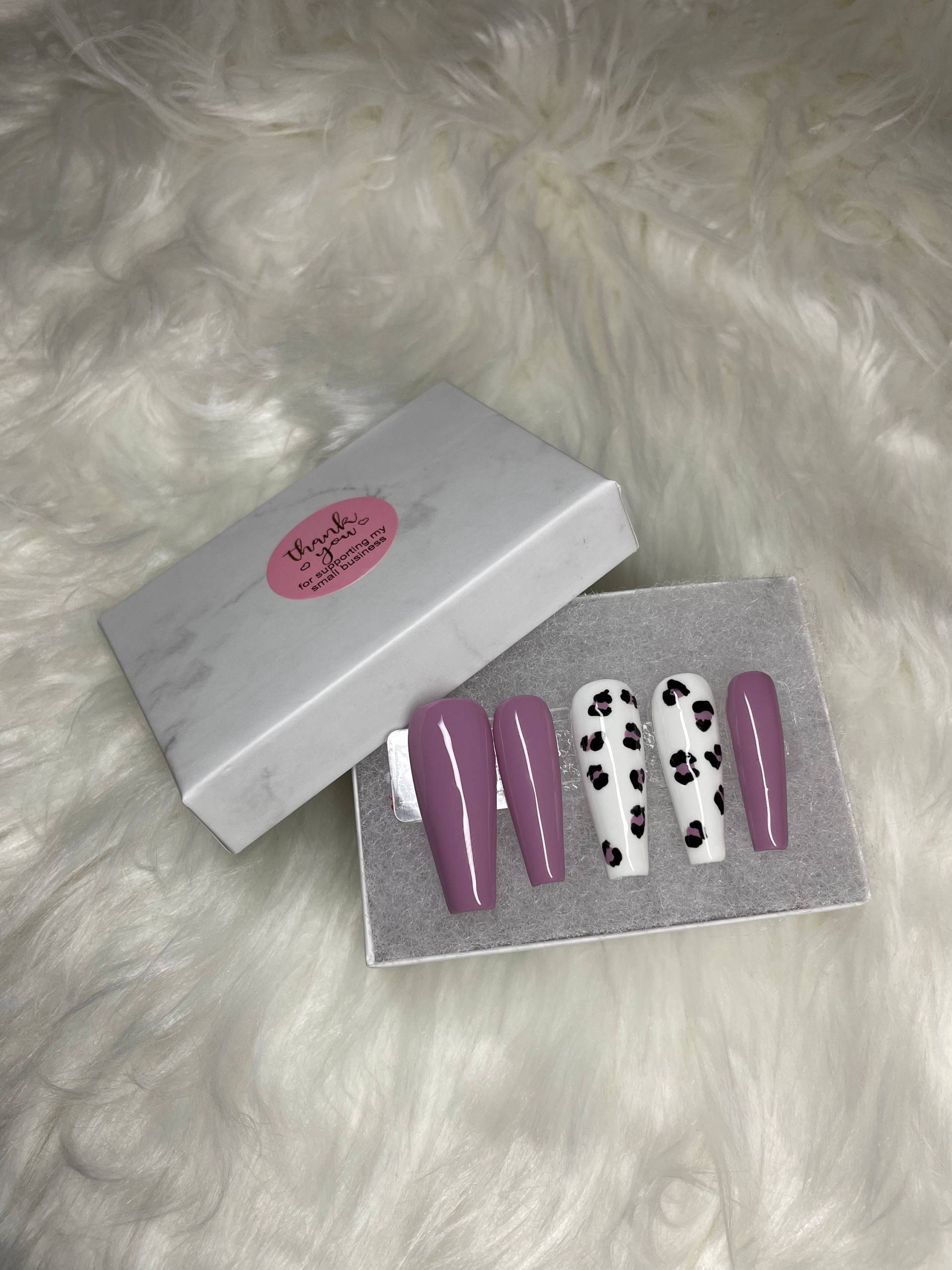 Lila Geparden Druckpresse Auf Nägel Lila Geparden Druckpresse Auf Nägel von pressedbyyesii