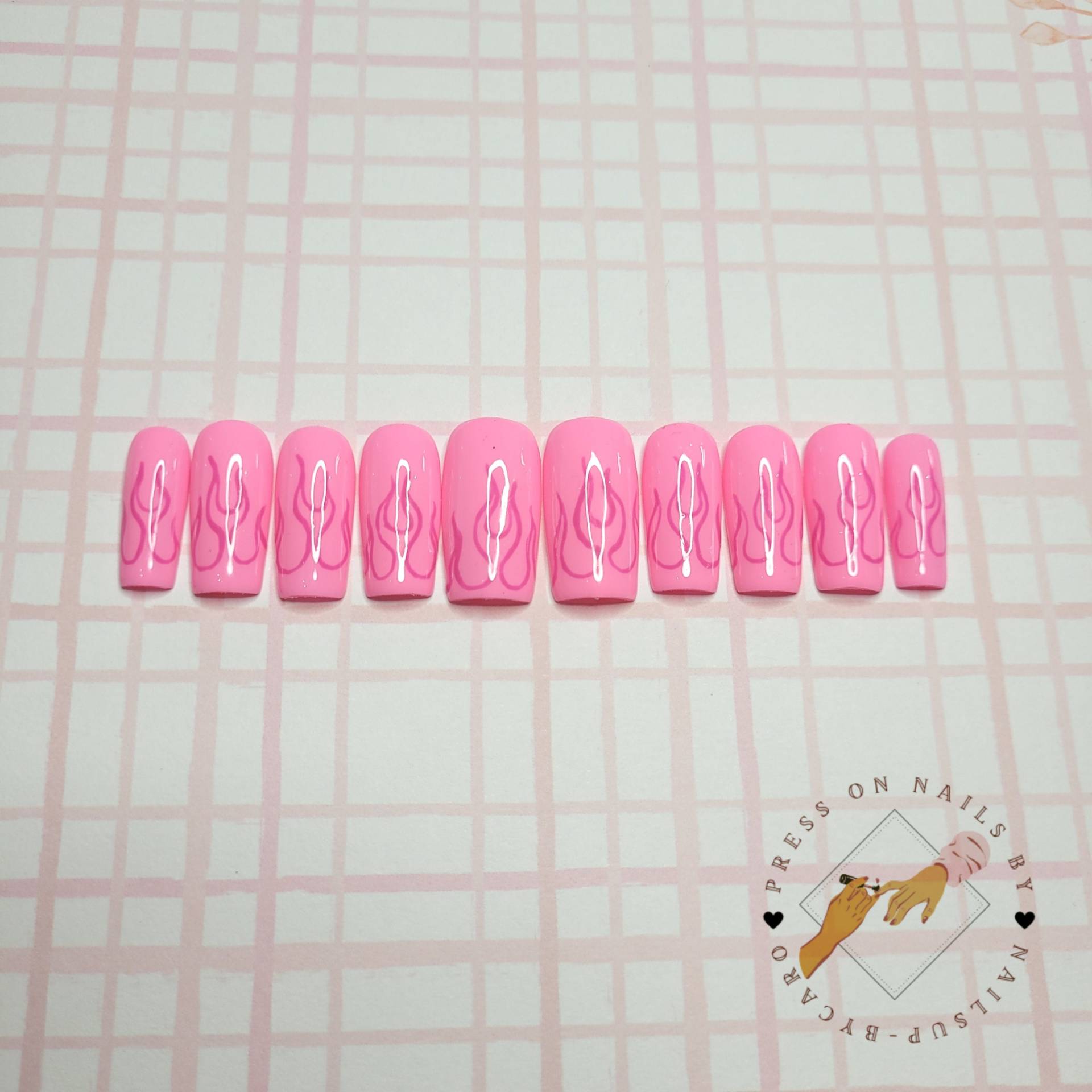 Pink Flames - Press On Nails Middle Square Pink Flames - Press On Nails Middle Square von pressonsbycaro