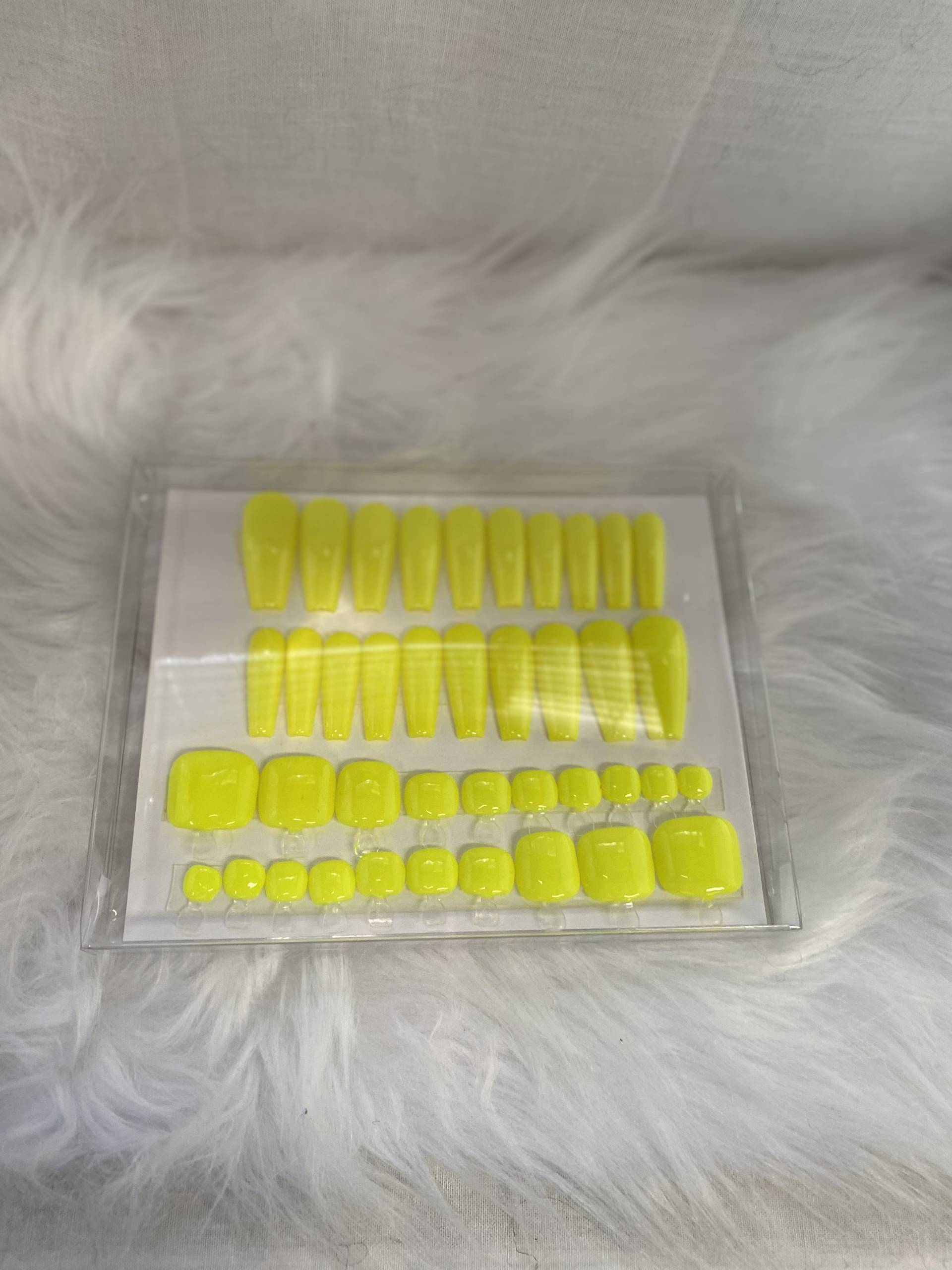 Lime Press On Nails Mit Toe Matching Set von pureessencenails