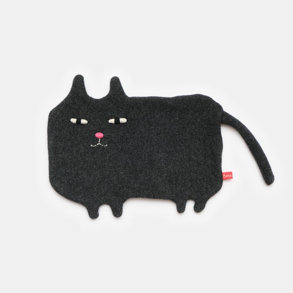 Giles Black Cat Lammwolle Wärmflasche Und Bezug - Auf Bestellung Giles Black Cat Lammwolle Wärmflasche Und Bezug - Auf Bestellung von saracarr