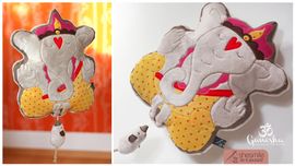 Glücksbringer-Kissen Spieluhr Ganesha von shesmile