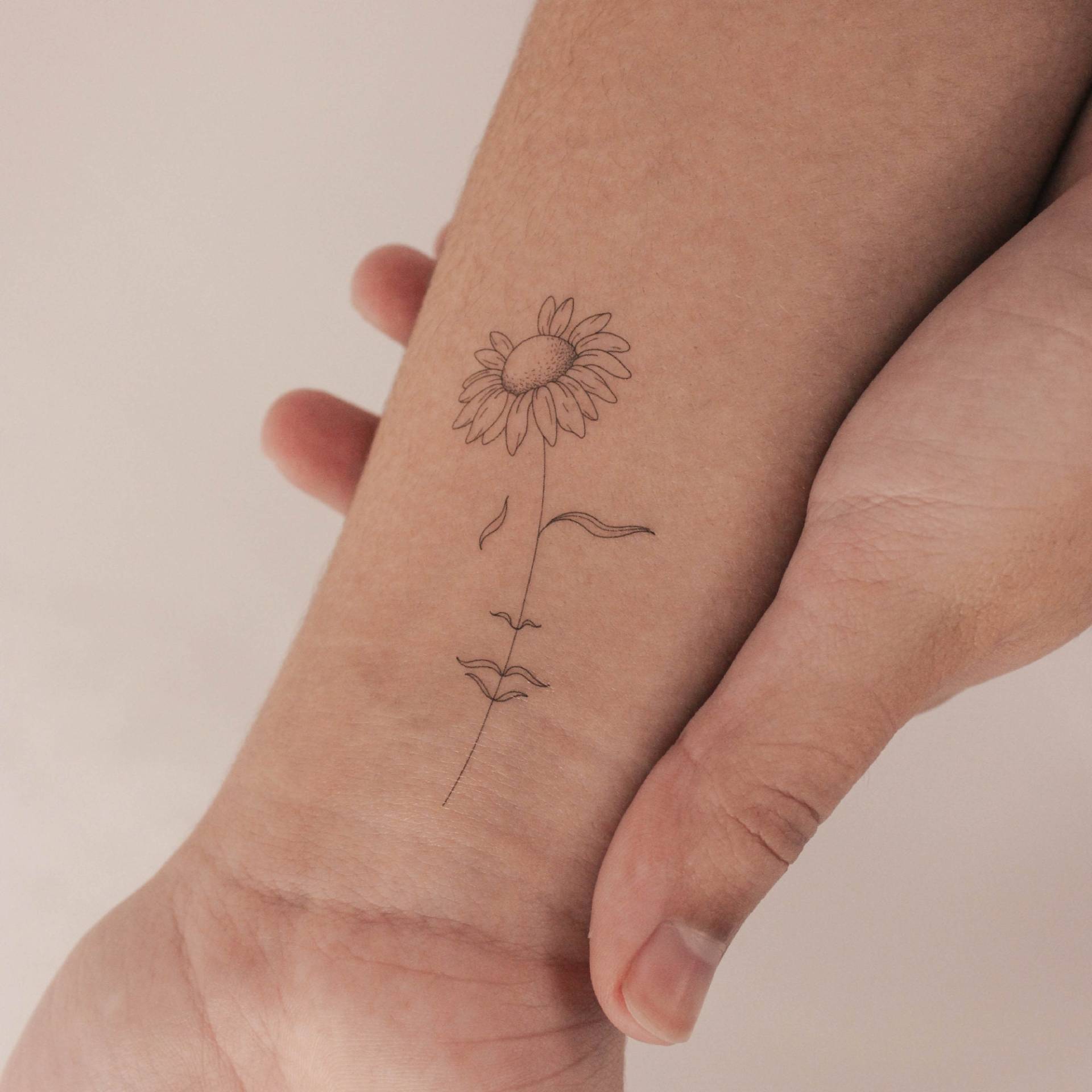 Temporäres Tattoo „A Dreaming Daisy" Von Jakenowicz | 3Er-Set von smalltattoos