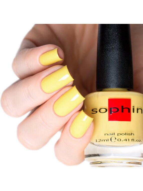 Knallgelber Nagellack. Sophin 0068. Für Sommerlich Strahlende Maniküre. Trendy Nägel. Vegane Kosmetik. Hochglanzglanz-Finish von sophincosmetics