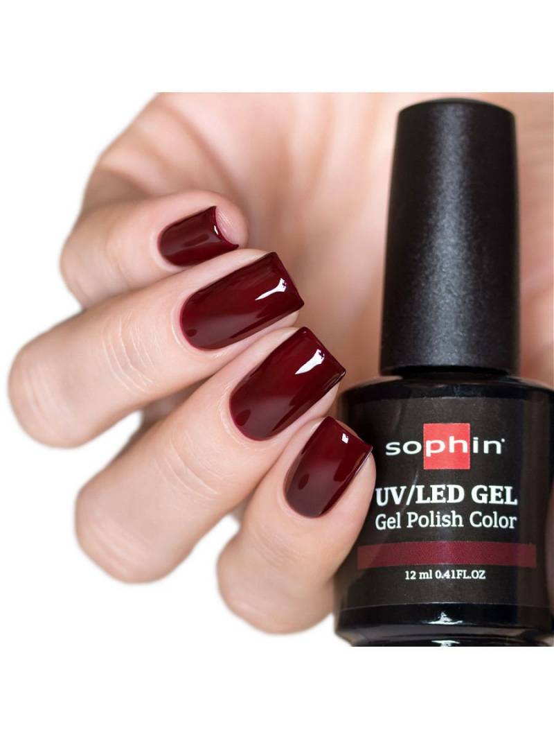 Burgunderrote Gelpolitur. Sophin 0718 Kirschmarmelade. Spektakuläre Glänzende Glanz, Leuchtende Farbe, Erstaunliche Haltbarkeit von sophincosmetics