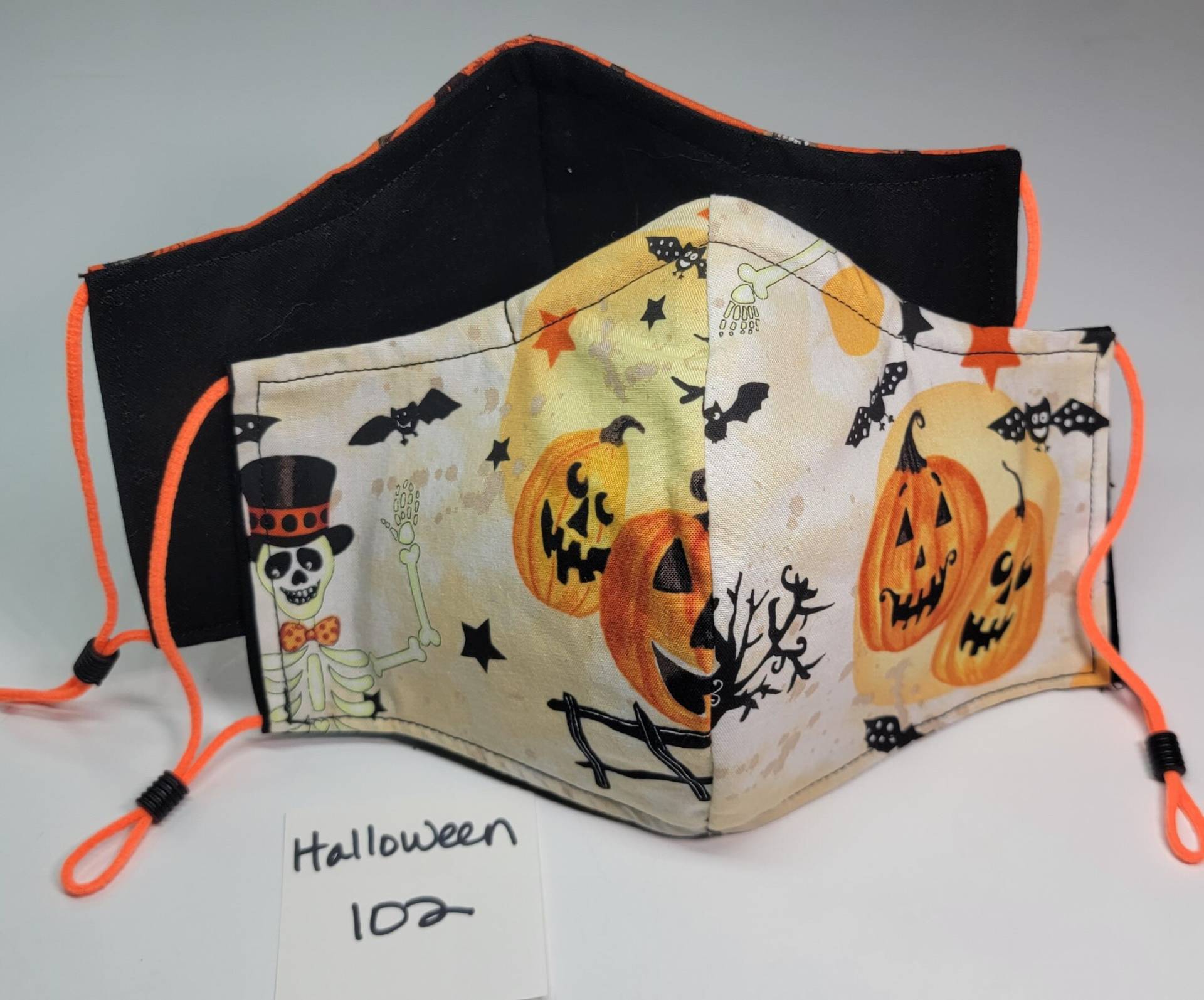 Halloween Kürbis Print Gesichtsmaske, Handgemacht, 100% Baumwolle, Waschbar, Wiederverwendbar, & Verstellbar von teebrrdsworkshop