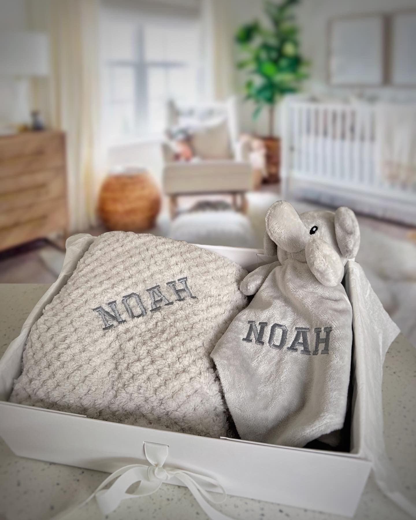Personalisierte Babydecke, Personalisierte Babytröster, Geschenksetoptionen, Grauer Elefant, Graue Tröster, Neues Babygeschenk, Geschenk Für Baby Personalisierte Babydecke, Personalisierte Babytröster, Geschenksetoptionen, Grauer Elefant, Graue Tröster, Neues Babygeschenk, Geschenk Für Baby von thebababee