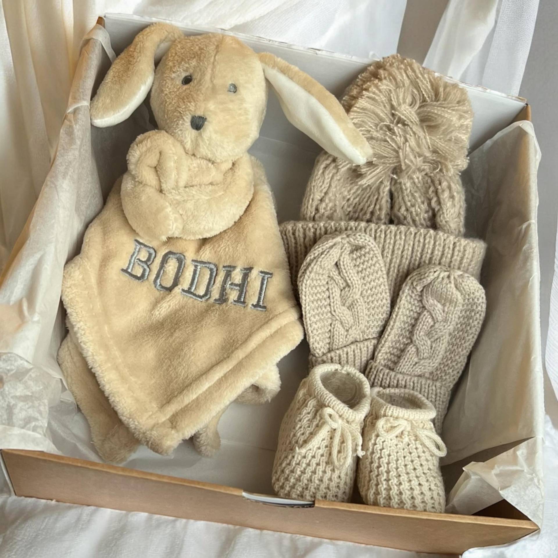 Personalisierter Unisex Baby-Geschenkkorb, Neutrales Baby-Jungen-Mädchen-Gif, Baby-Duschegeschenk, Baby-Häschengeschenk, Baby-Geschenkset Für Jungen Personalisierter Unisex Baby-Geschenkkorb, Neutrales Baby-Jungen-Mädchen-Gif, Baby-Duschegeschenk, Baby-Häschengeschenk, Baby-Geschenkset Für Jungen von thebababee
