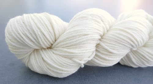 Wolle zum Färben, Strang, ungefärbt, natur, Schurwolle zum selber färben (Merino Superwash Aran | 115g 190m) von theofeel
