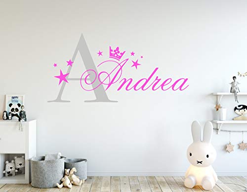 tjapalo® pkm405 Wandtattoo Mädchen Name Wandsticker Mädchenzimmer Baby Wandtattoo Mädchen Kinderzimmer mit Namen und Initiale, Größe: B80xH38cm, Farbe: Name rosa/Initiale Mittelgrau von tjapalo