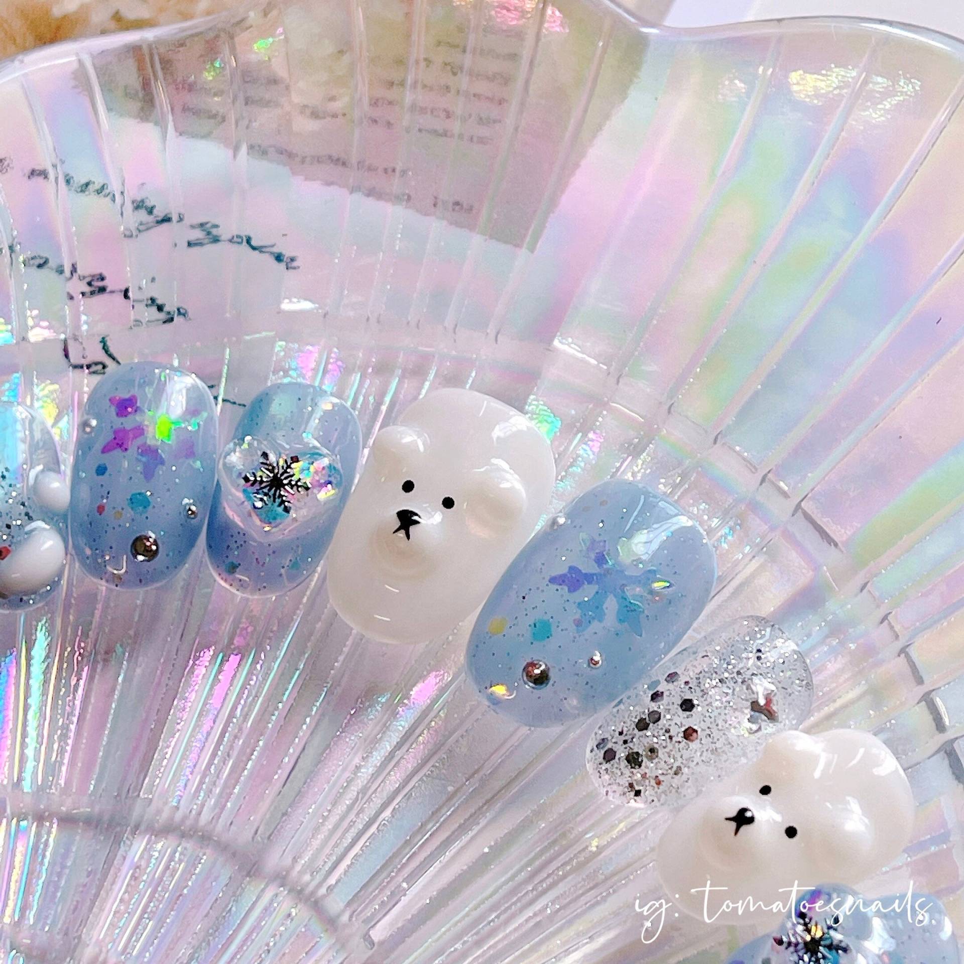 Winterbär Press On Nails | Niedlicher Bär Schneeflocke Glitzer Nägel Gemütliche Blau Silber Schnee V Inspirierte Süße K-Pop Winterbär Press On Nails | Niedlicher Bär Schneeflocke Glitzer Nägel Gemütliche Blau Silber Schnee V Inspirierte Süße K-Pop von tomatoesnails