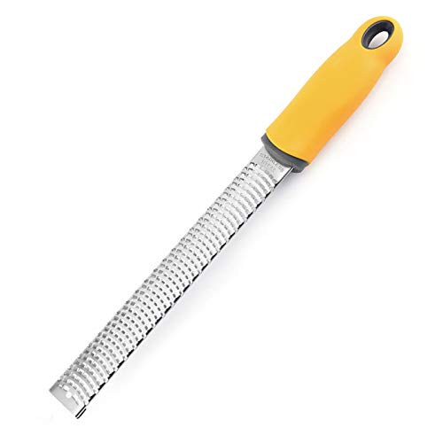 tooloflife Zester Zitronenkäsereibe, scharfe Edelstahlklinge, leicht zu reiben, Zitrone, Käse, Schokolade, Orange, Zitrusfrüchte, Nüsse, Ingwer, spülmaschinenfest tooloflife Zester Zitronenkäsereibe, scharfe Edelstahlklinge, leicht zu reiben, Zitrone, Käse, Schokolade, Orange, Zitrusfrüchte, Nüsse, Ingwer, spülmaschinenfest von tooloflife