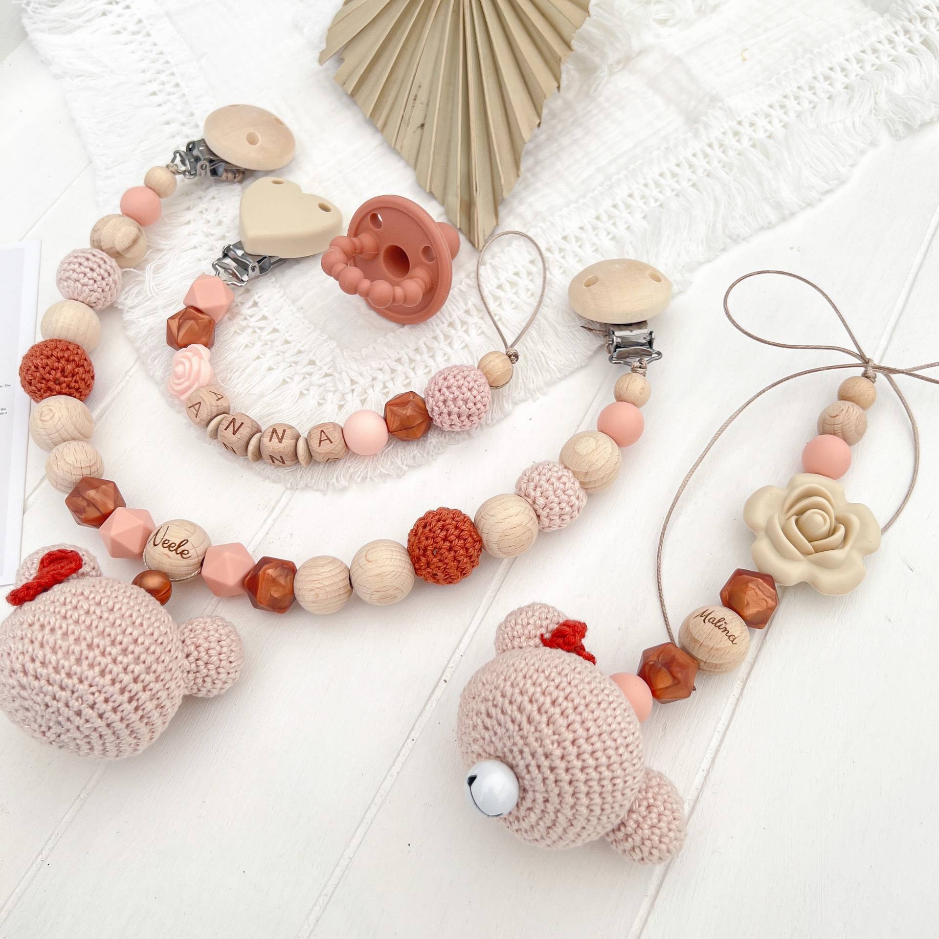Set Minnie Mouse Schnullerkette Kinderwagenkette Mahagoni Rot Silikon Maus Baby Geschenk Geburt Greifling Amigurumi Apricot Bronze Set Minnie Mouse Schnullerkette Kinderwagenkette Mahagoni Rot Silikon Maus Baby Geschenk Geburt Greifling Amigurumi Apricot Bronze von tweetybabyshop24