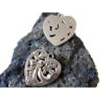 Filigraner Herz Anhänger Schleife 28x26mm Metall Herzanhänger silberfarben A-154 Filigraner Herz Anhänger Schleife 28x26mm Metall Herzanhänger silberfarben A-154 von vendor-unknown