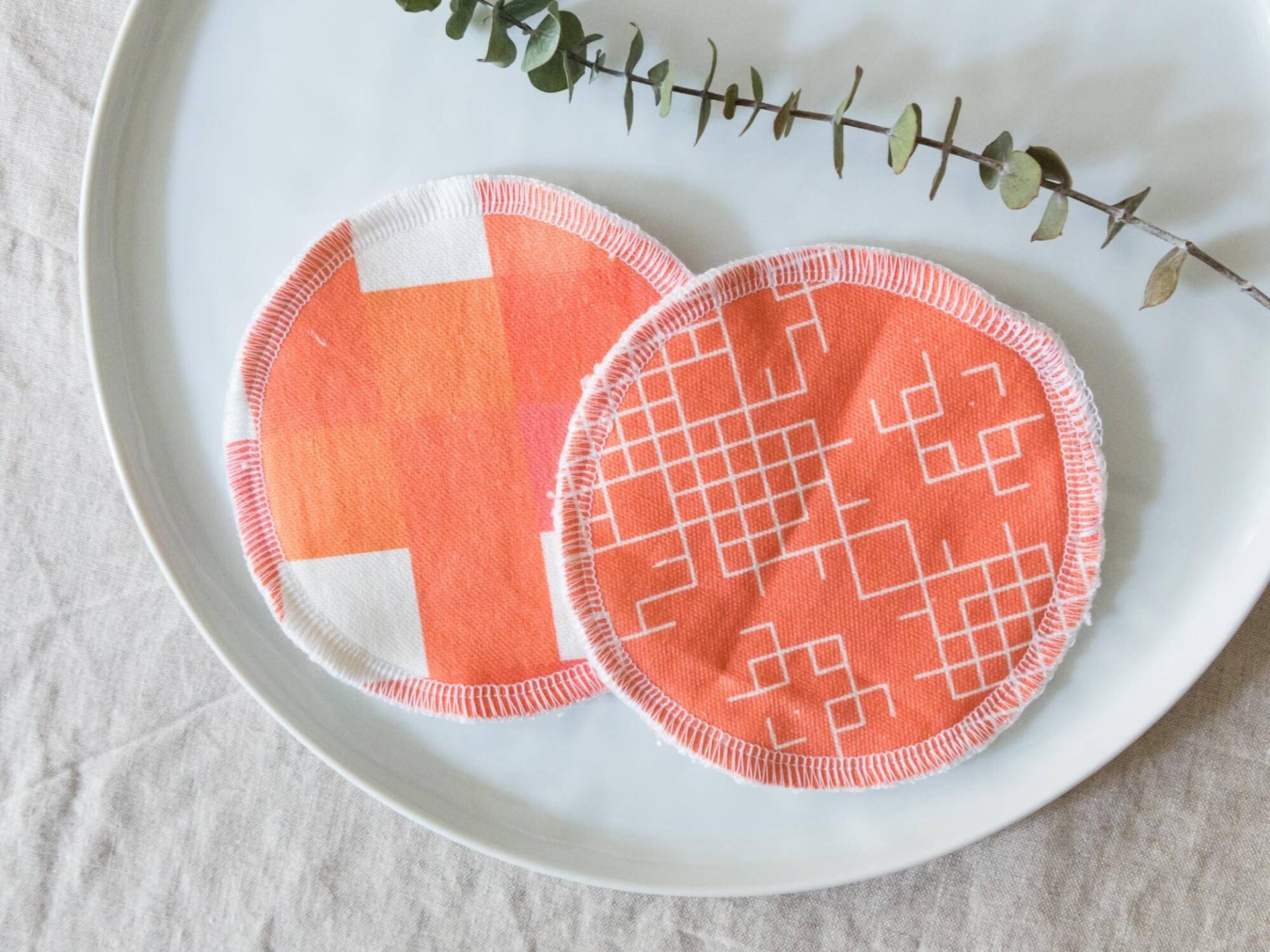 Große Make-Up Reinigungspads Aus Biobaumwolle 2Er Set, Orange, Weiß, Waschbare Abschminkpads, Zero Waste Baumwollpads, Handgefertigt Große Make-Up Reinigungspads Aus Biobaumwolle 2Er Set, Orange, Weiß, Waschbare Abschminkpads, Zero Waste Baumwollpads, Handgefertigt von vonpleissenstein