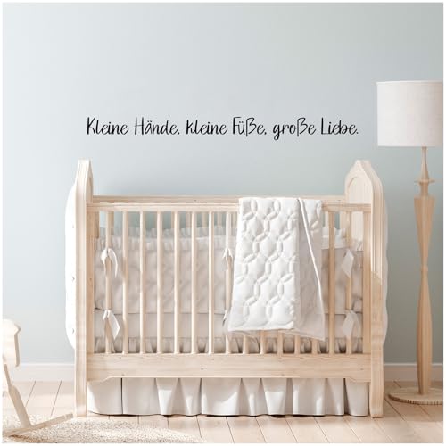 Wandtattoo Schrift Sprüche Zitate für Kinderzimmer Babyzimmer Aufkleber Folie Schwarz Matt Deko Selbstklebend YX036-06 (Kleine Hände, kleine Füße) von yabaduu