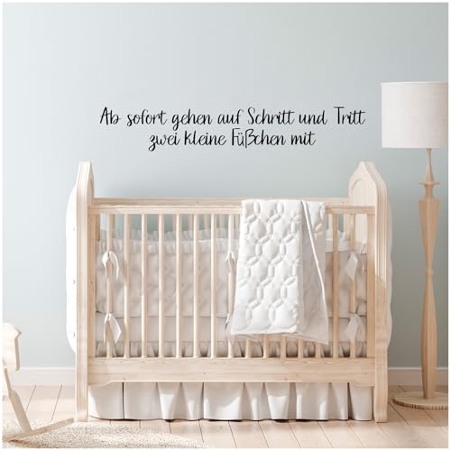 Wandtattoo Schrift Sprüche Zitate für Kinderzimmer Babyzimmer Aufkleber Folie Schwarz Matt Deko Selbstklebend YX036-09 (Ab sofort gehen auf Schritt und Tritt) von yabaduu