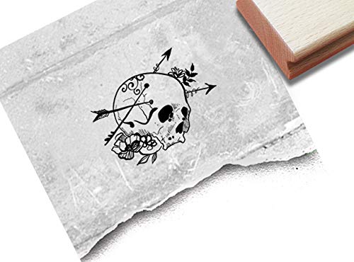 Stempel Skull Totenkopf Schädel mit Blumen und Pfeilen - Motivstempel Halloween Karten Basteln Scrapbook Bullet Journal Kunst Deko - zAcheR-fineT (klein ca. 49 x 46 mm) von zAcheR-fineT-design